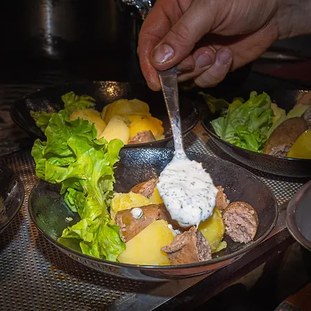 Au Chateau De Bed & Breakfast 3*