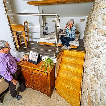 Au Chateau De Bed & Breakfast 3*